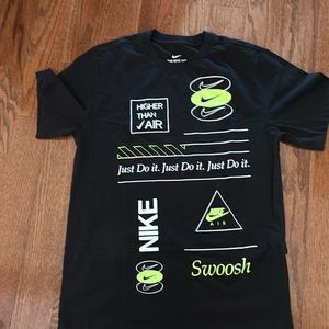Men’s small Nike t .. excellent condition